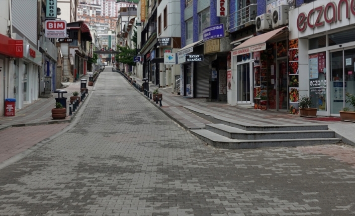 Orta ve Doğu Karadeniz'de sokağa çıkma kısıtlamasının ikinci gününde sokaklar sessiz