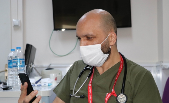 Sağlık çalışanları Ramazan Bayramı'nı ailelerinden uzakta çalışarak geçiriyor