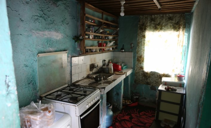 Savaşın yetim bıraktığı çocuklara Yavuz öğretmen sahip çıkıyor