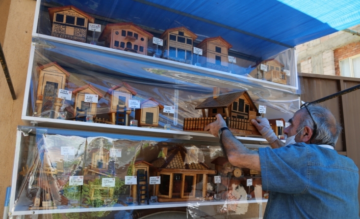 Sokağa çıkamadı, evinde tarihi eserlerin maketini yaptı
