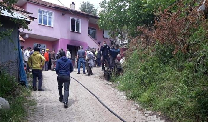 Yığılca'da ev yangını