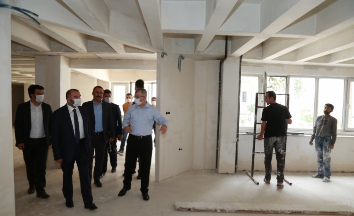 Artvin Valisi Doruk ile Cumhurbaşkanı Başdanışmanı Kışla, kentteki yatırımları inceledi