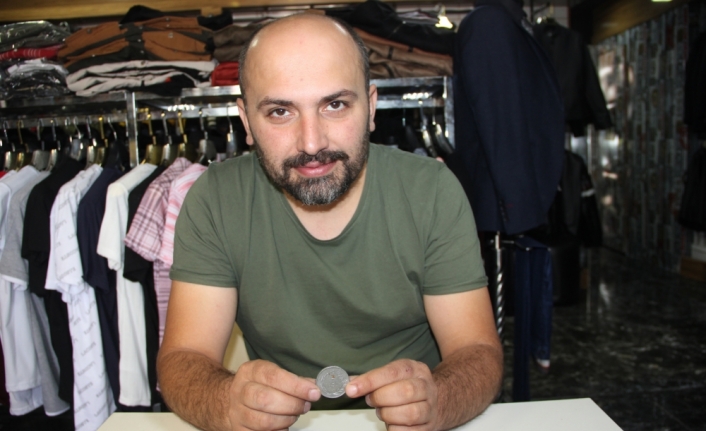 Babadan kalma madeni paralara gözü gibi bakıyor