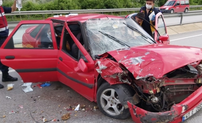 Çorum'da iki otomobil çarpıştı: 8 yaralı