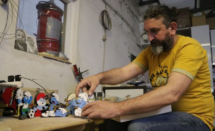 Hobi olarak başladığı ahşap oyuncak yapımını gelir kapısına dönüştürdü