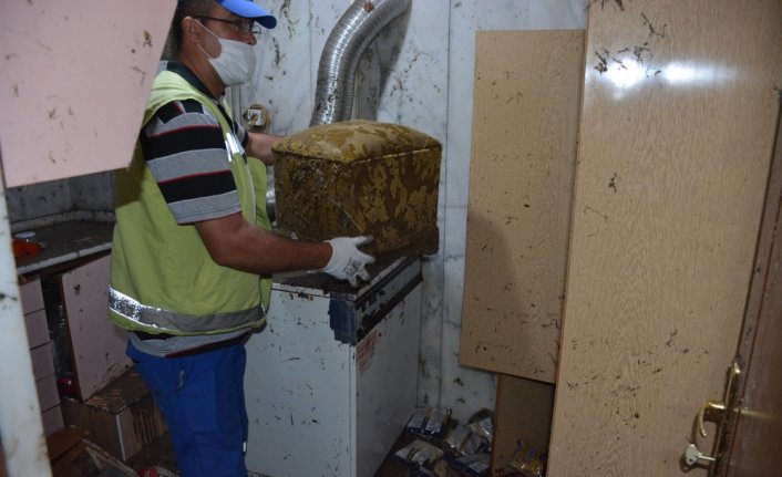 Keçiören Belediyesi'nden sel nedeniyle temizlik çalışması