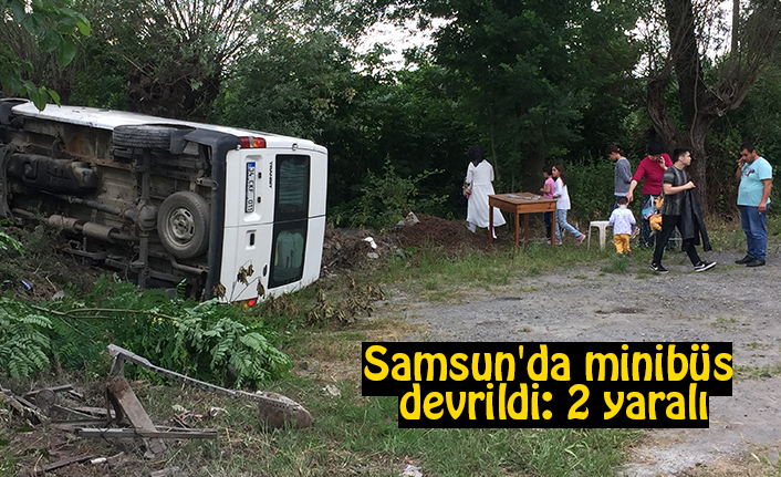 Samsun'da minibüs devrildi: 2 yaralı