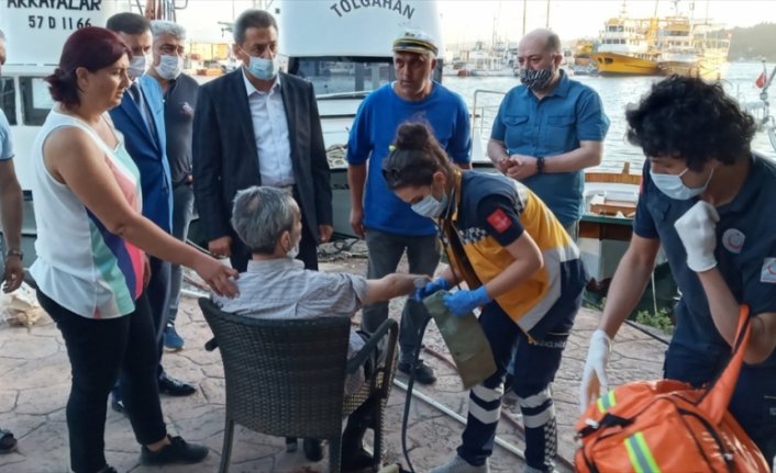 Sinop'ta denize düşen kişiyi Vali Karaömeroğlu ve vatandaşlar kurtardı