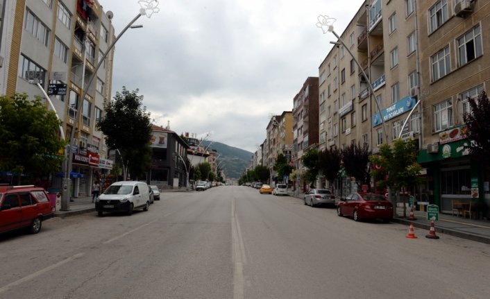 Sokağa çıkma kısıtlamasında park ve caddeler sessizliğe büründü