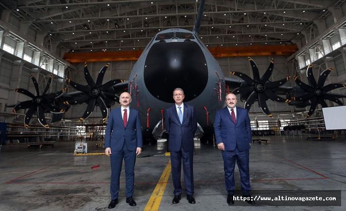 'Uçan kale'nin kokpitinde üç bakan