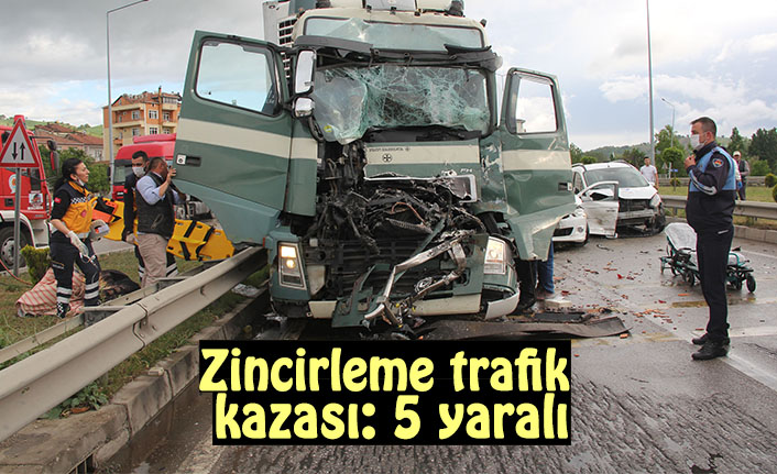 Zincirleme trafik kazası: 5 yaralı