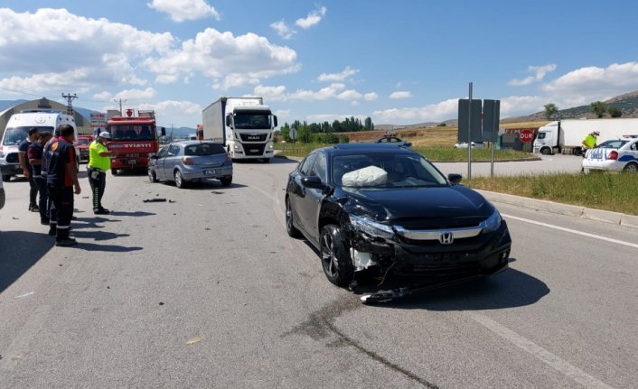 Amasya'da iki otomobil çarpıştı: 7 yaralı