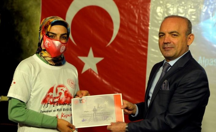 Doğu Anadolu'da vatandaşlar 15 Temmuz şehitlerini meydanlarda andı