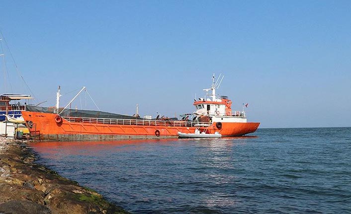 İzmir'de bir gemide 276 sığınmacı yakalandı