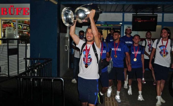 Trabzonspor kafilesi kente geldi