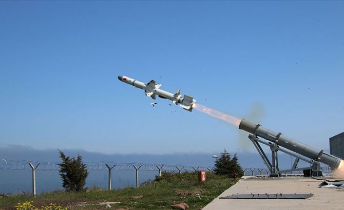 Türkiye'nin ilk deniz seyir füzesi 'Atmaca' hedefini başarıyla vurdu