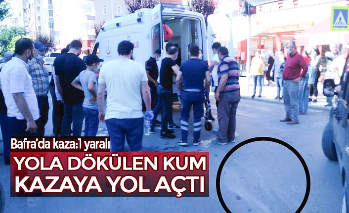 YOLA DÖKÜLEN KUM KAZAYA YOL AÇTI