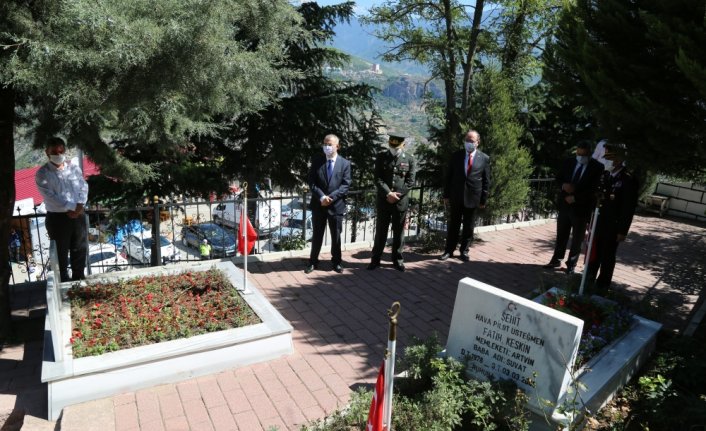 Artvin Valisi Doruk'tan şehitlik ziyareti