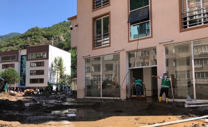 Dereli'de selin enkazı kaldırılıyor