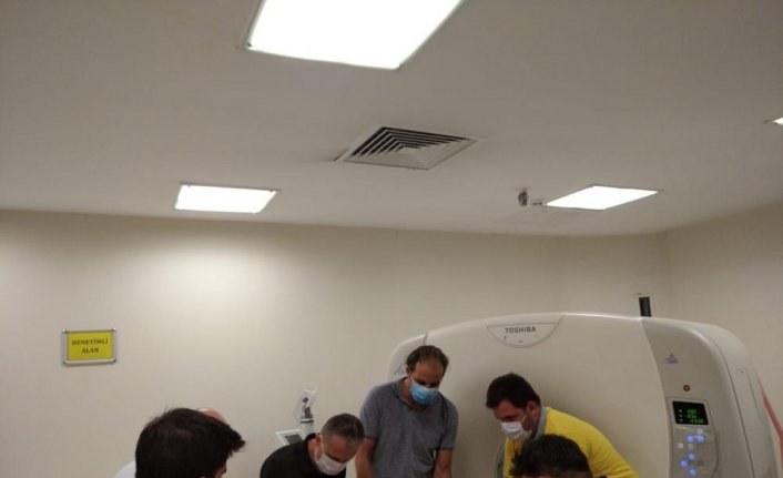 Düzce'de ambulansın şarampole devrilerek yandığı kazada yaralananların tedavisi sürüyor