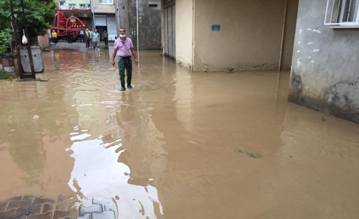 Giresun'da sağanak nedeniyle dere taştı