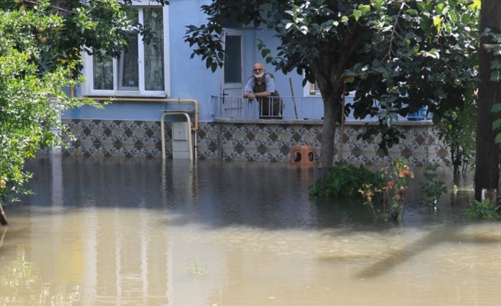 GÜNCELLEME 2 - Samsun'da şiddetli yağış su baskınlarına yol açtı