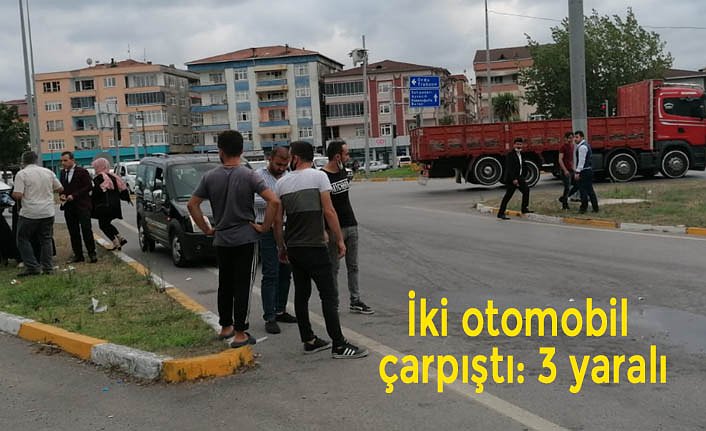 İki otomobil çarpıştı: 3 yaralı