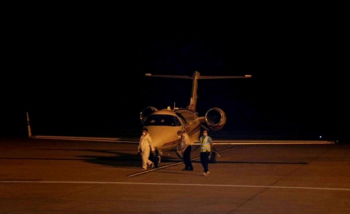 Rusya'daki Kovid-19 hastası Türk vatandaşı ambulans uçakla Türkiye'ye getirildi