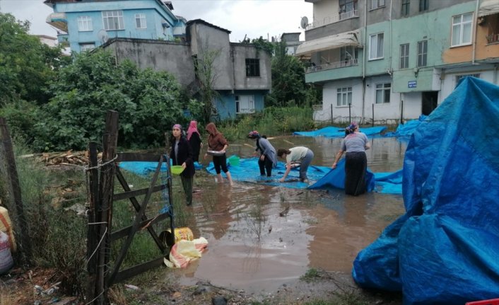 Samsun'da şiddetli yağış su baskınlarına yol açtı