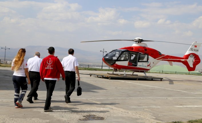Ambulans helikopter Doğu Anadolu'da acil hastalara 