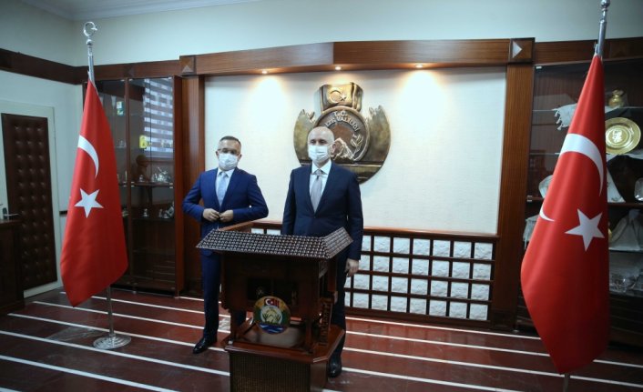 Bakan Karaismailoğlu AK Parti Rize İl Başkanlığını ziyaret etti: