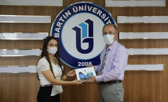 Bartın Üniversitesi personeline başarı belgesi verildi