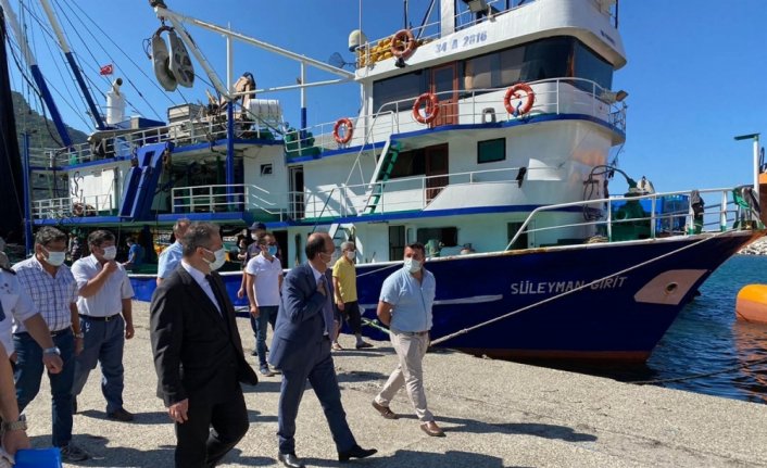 Bartın Valisi Güner’den balıkçı barınağında inceleme