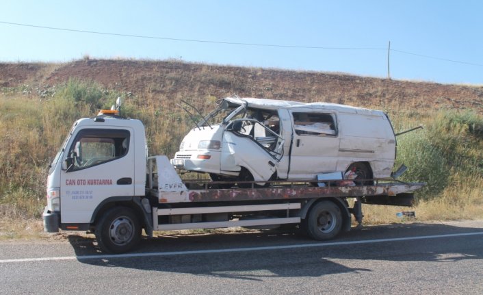 Bayburt'ta panelvan şarampole devrildi: 1 ölü, 3 yaralı