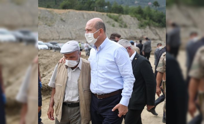 İçişleri Bakanı Soylu, Giresun'da selde kaybolanların arandığı bölgelerde incelemelerde bulundu