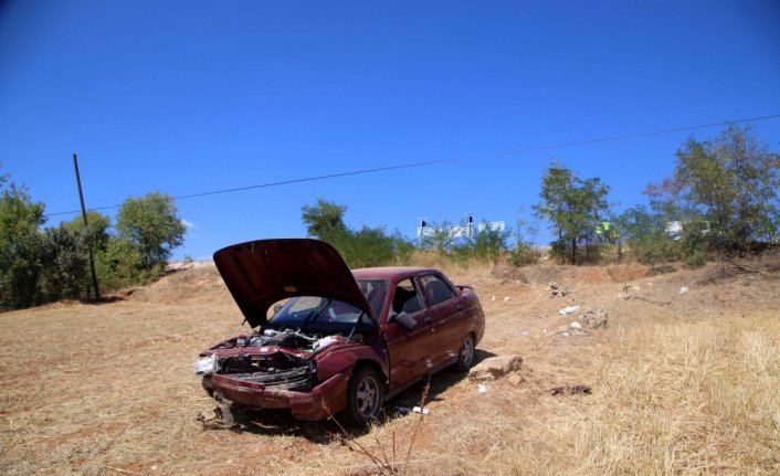 Kastamonu'da tarlaya devrilen otomobildeki 5 kişi yaralandı