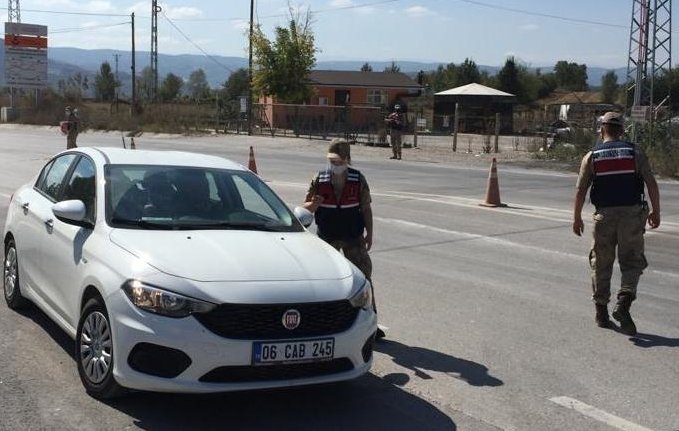 Kavak'da jandarmadan koronavirüs tedbirleri denetimi