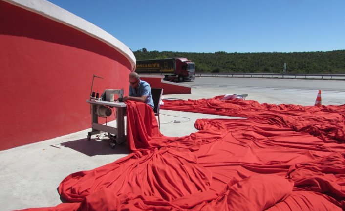 Kavak'ta dev Türk bayrağı bakıma alındı