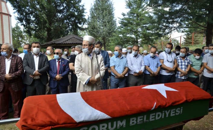 Öğrencisini kurtarmak isterken boğulan cami imamı son yolculuğuna uğurlandı