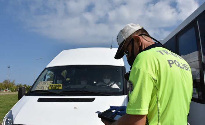 Samsun'da Kovid-19 tedbirleri kapsamında yolcu otobüsü ve minibüsler denetlendi