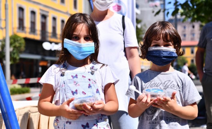 Trabzon Büyükşehir Belediye Başkanı Zorluoğlu'ndan aşure ikramı