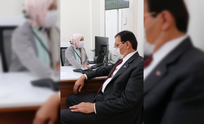 Bolu Valisi Ahmet Ümit, ehliyet bilgilerini kimlik kartına yükletti