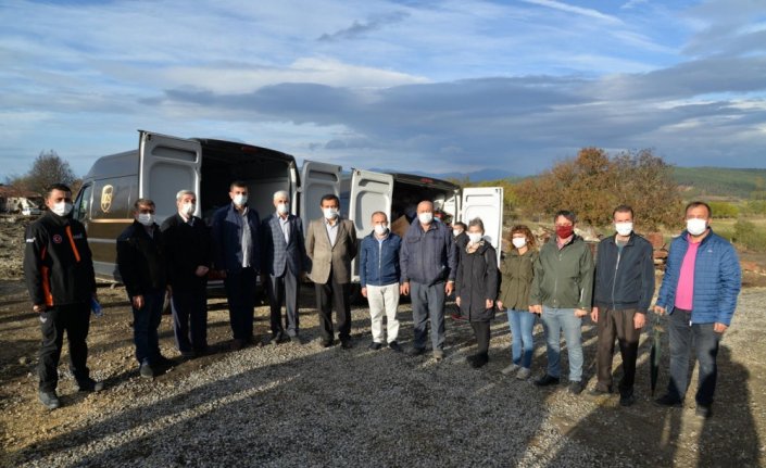 Bolu'da yangın çıkan köydeki vatandaşlara yardım malzemeleri teslim edildi