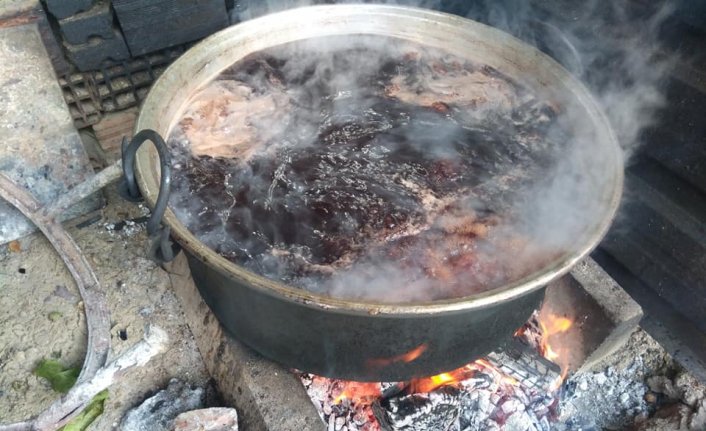 Çam kozalağından üretilen pekmez ilgi görüyor