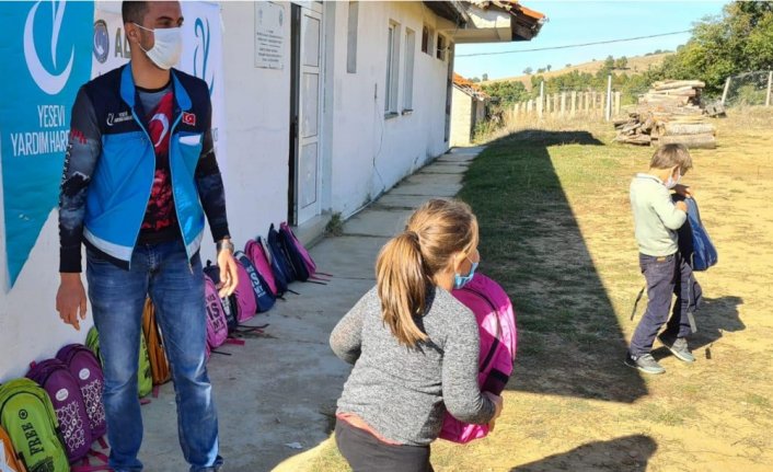 Çorum'dan Kuzey Makedonya'daki Türk öğrencilere kırtasiye yardımı