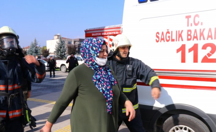 Düzce Valiliğinde güvenlik noktasındaki biber gazı patladı