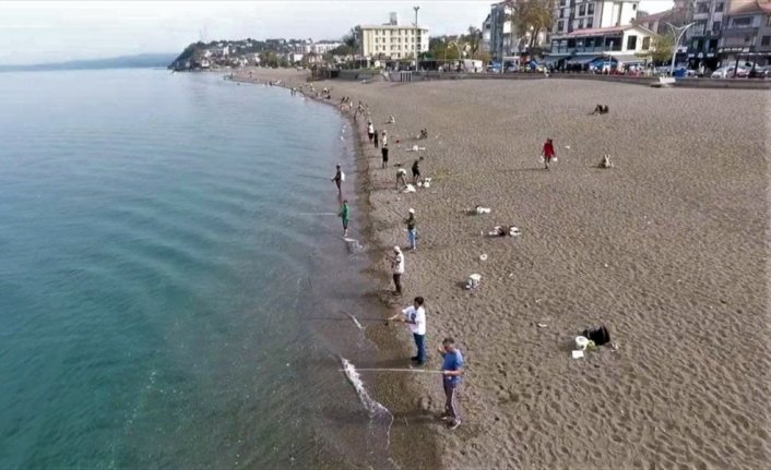 Düzce'de olta balıkçıları sahillere akın etti