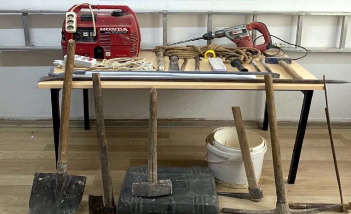Karabük'te kaçak kazı yapan 3 kişi suçüstü yakalandı