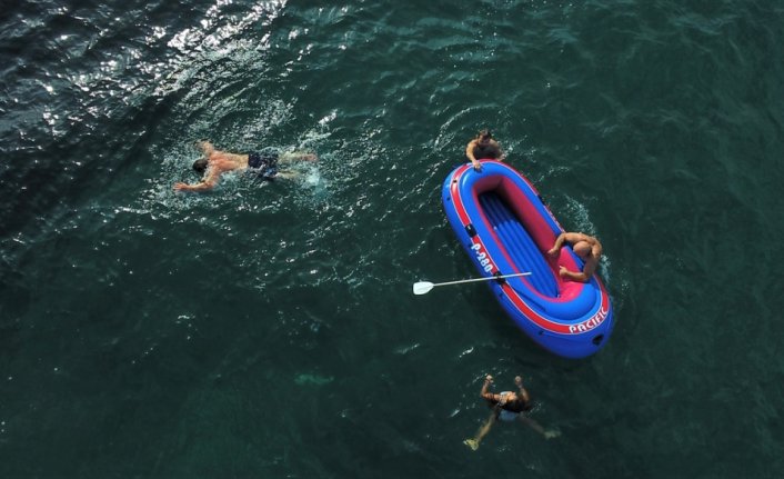 Karadeniz'de ekim ayında deniz keyfi