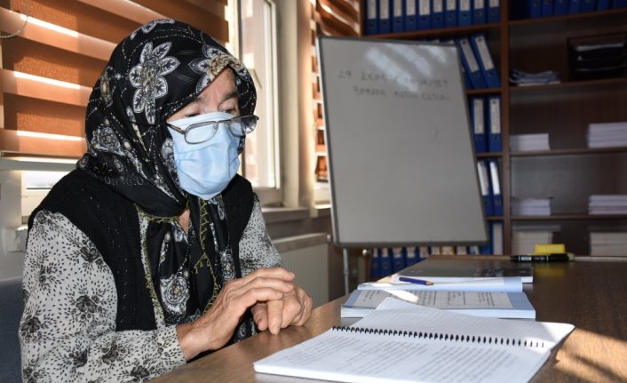 Sadakat nine 85 yaşında okuma yazma belgesi aldı